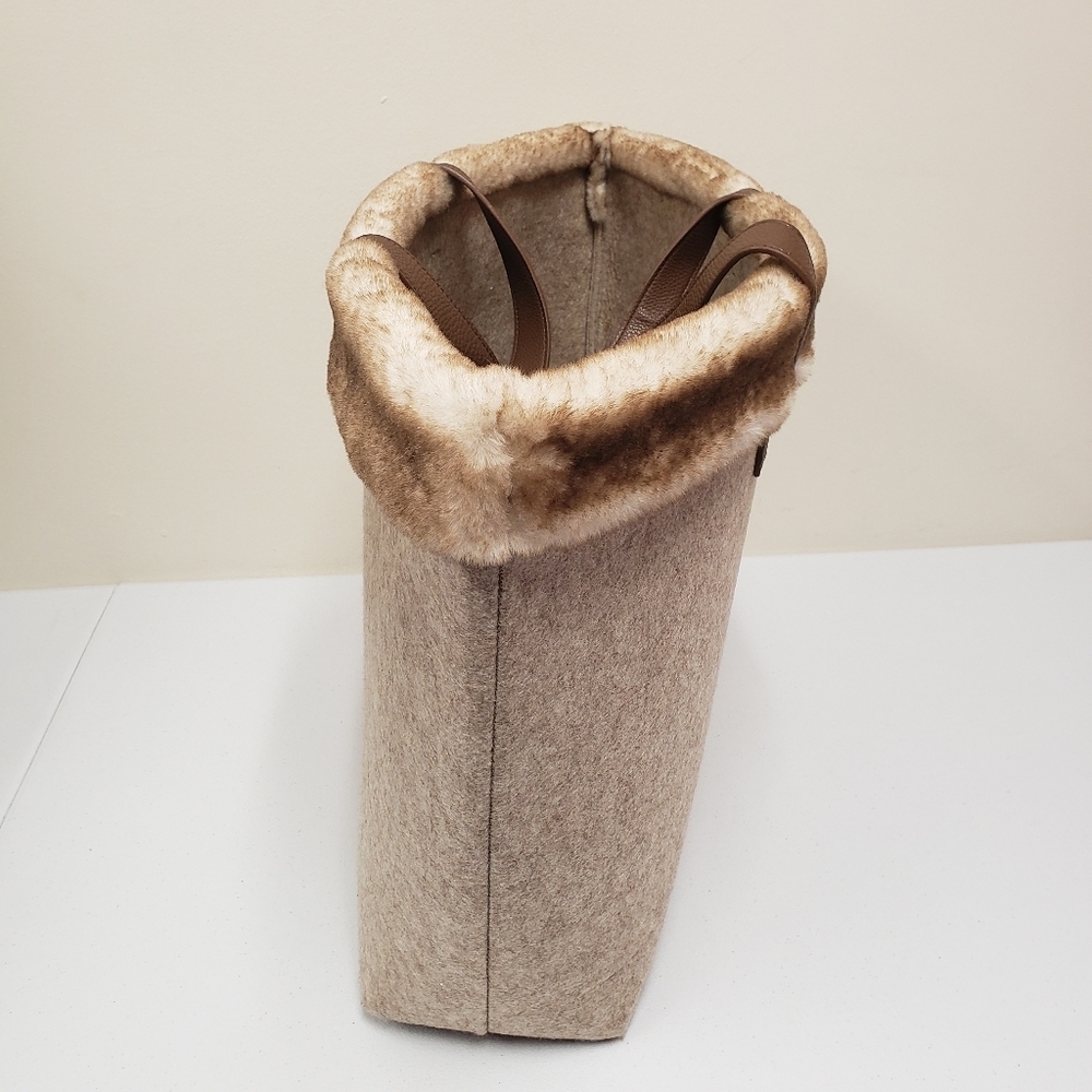 Barnes & Noble Large Tote Bag Faux Fur - Picture 8 of 12